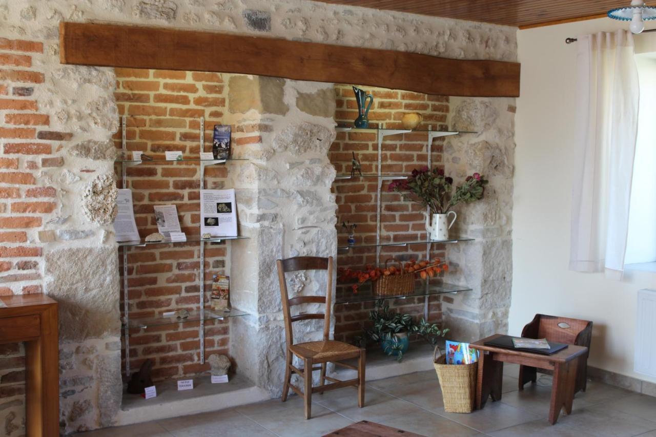 "Les Monnats" Gite 8 Personnes A La Campagne Chaptuzat Exterior photo